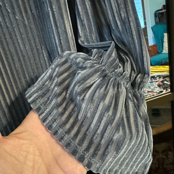 ✨ Gray Channel Velvet Ruffle Top | Size S - Picture 8 of 9